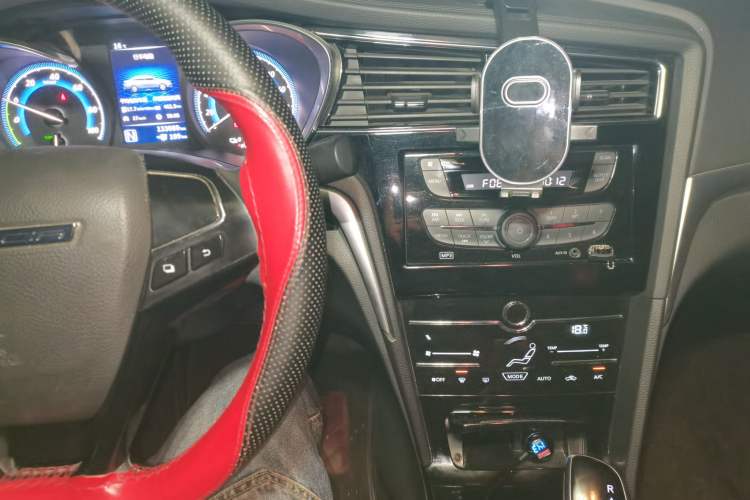 Used Venucia D60EV 2020 Standard Range Smart Drive Edition Audio And AC Panel