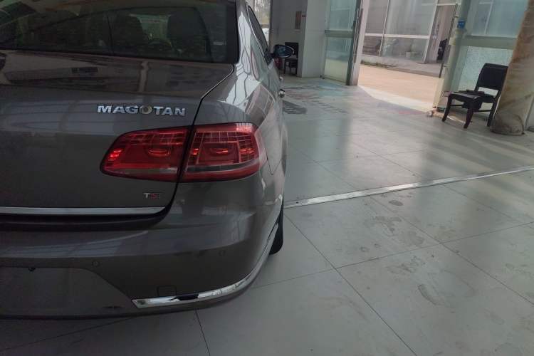 Used Volkswagen Magotan 2013 1.8TSI Luxury Model Right Rear Taillight