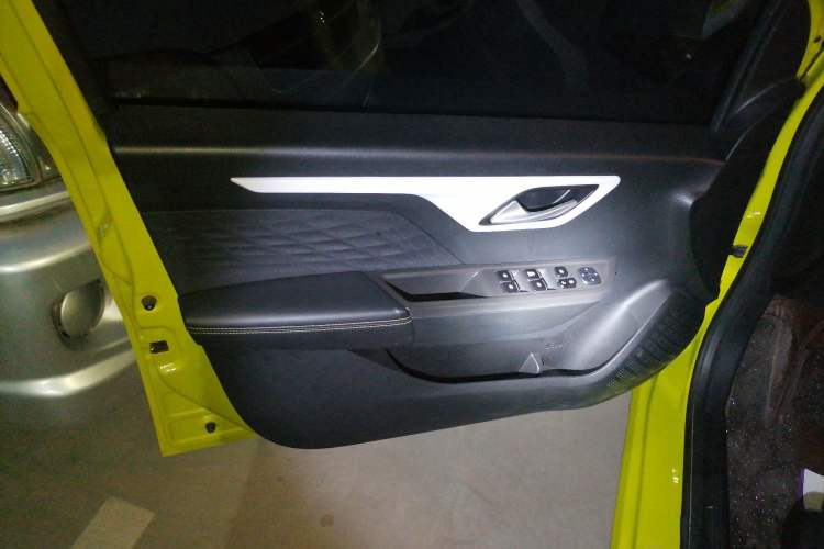 Used SOL E10X 2021 302 km Range Fashion Edition 31.4 kWh