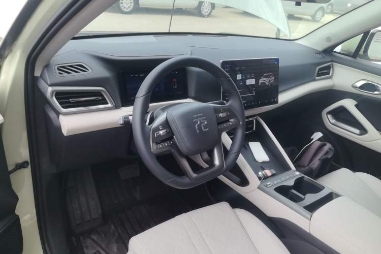 Used BYD Yuan UP 2025 Intelligent Driving Version 401 KM Dynamic Edition Center Console