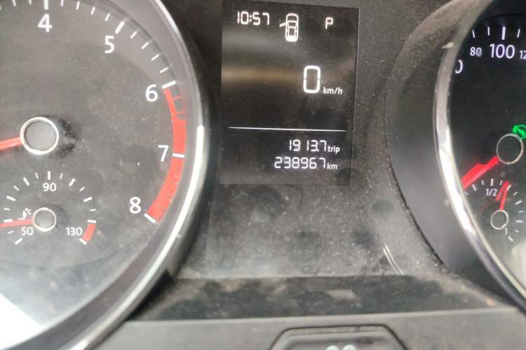 Used Volkswagen Lamando 2015 230TSI DSG Fashion Edition Odometer Close Up