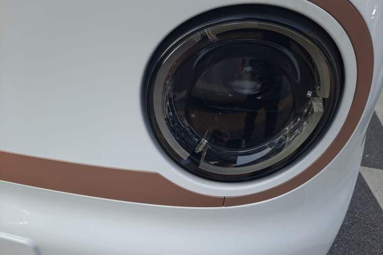 Used Geely Galaxy Panda 2024 Panda Mini 200km Endurance Bear Left Front Headlight