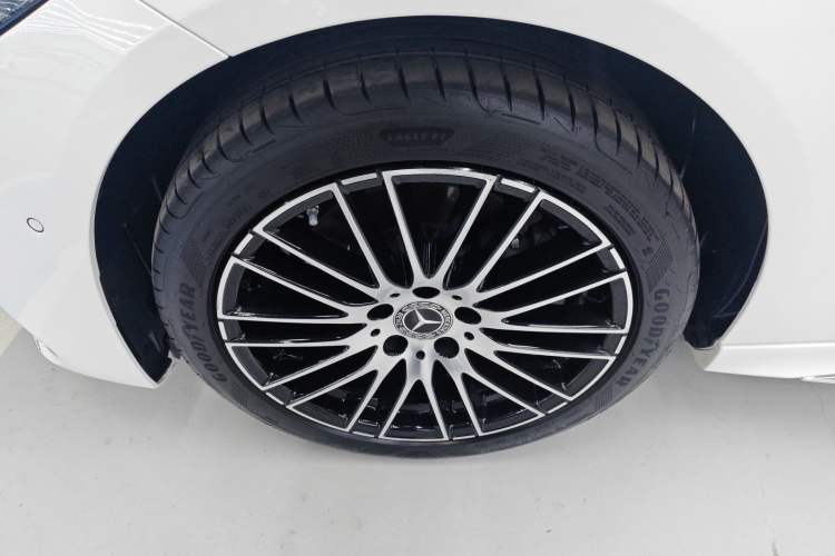 Used Mercedes-Benz C-Class 2024 Second Facelift C 260 L Sport Edition Exterior 4