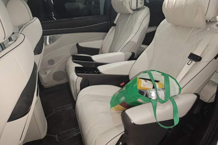 Used Denza D9 2024 DM-i 970 Luxury Model