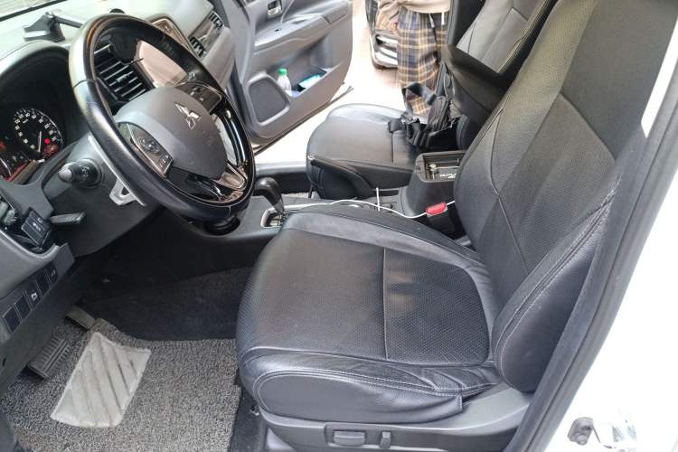 Used Mitsubishi Outlander 2016 2.4L 4x4 Elite Edition 5 Seats
