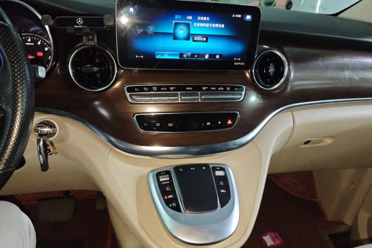 Used Mercedes-Benz V-Class 2021 V 260 Avantgarde Edition Audio And AC Panel