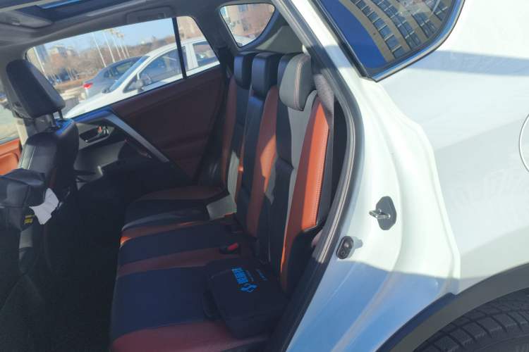 Used Toyota RAV4 2013 2.5L Automatic 4x4 Luxury Edition
