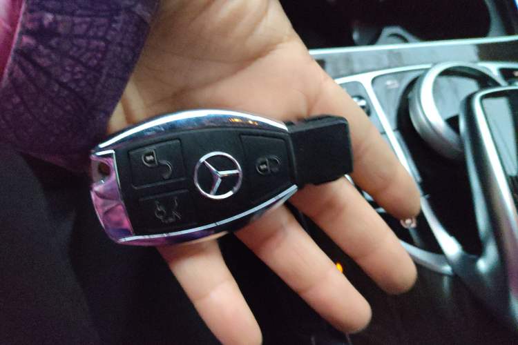 Used Mercedes-Benz GLC 2018 Facelift GLC 260 4MATIC Luxury Edition
