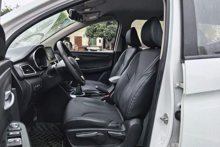 Used Baojun 730 2019 1.5T Manual Fashion Model 7-seater China VI