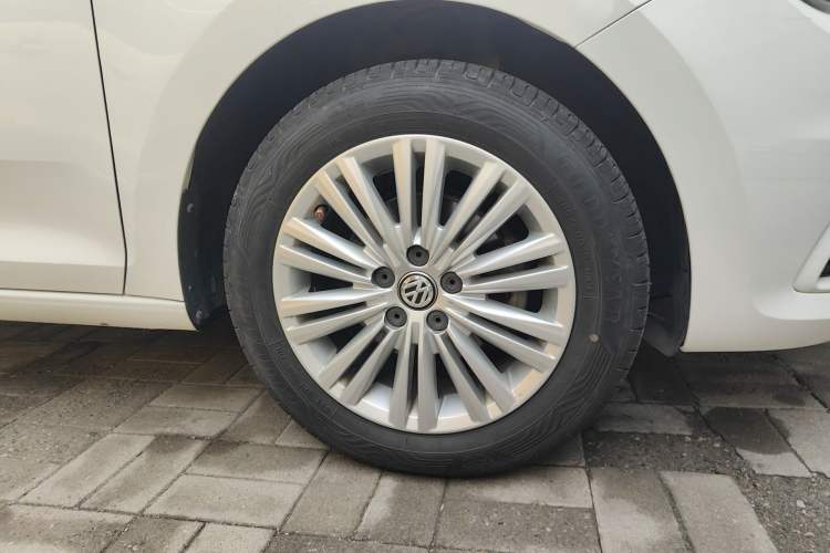 Used Volkswagen Santana 2018 1.5L Automatic Comfort Edition Right Front Wheel Hub