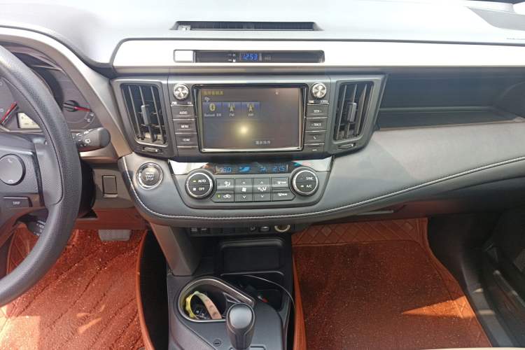 Used Toyota RAV4 2016 2.0L CVT Two-Wheel Drive Fashion Edition China V Standard Audio And AC Panel