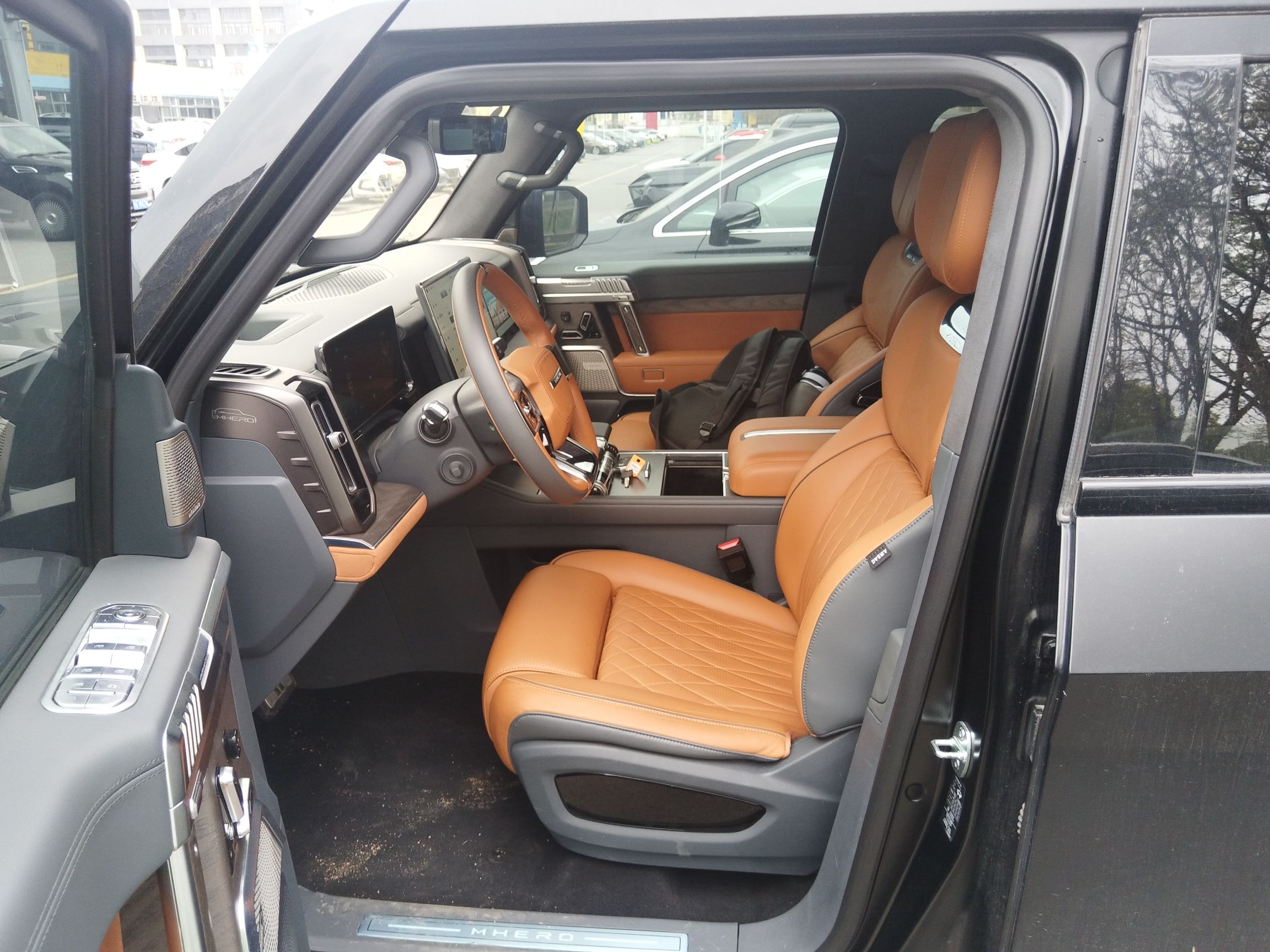 المقاعد الأمامية داخل السيارة