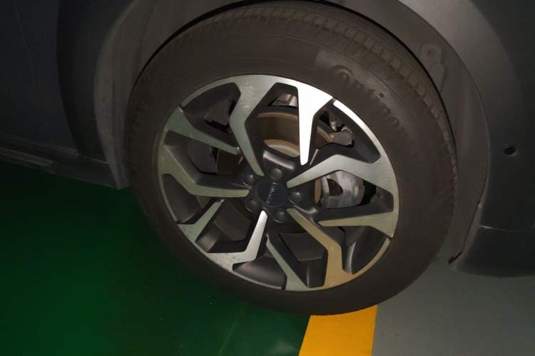 Used Lynk & Co 02 2019 1.5T DCT Two-Wheel Drive Pro Edition China VI Standard Right Front Wheel Hub