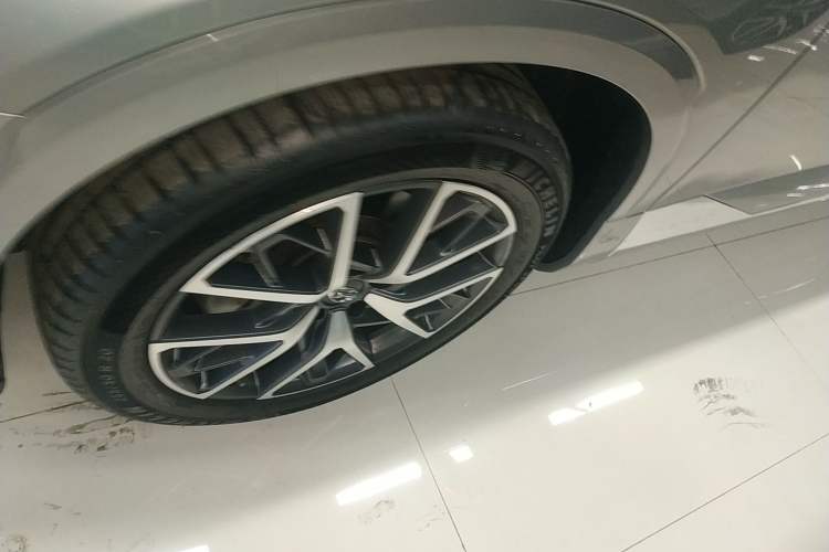 Used GAC Trumpchi GS8 2024 Dual-Motor Series 2.0TM Four-Wheel Drive Premium Edition Left Front Wheel Hub