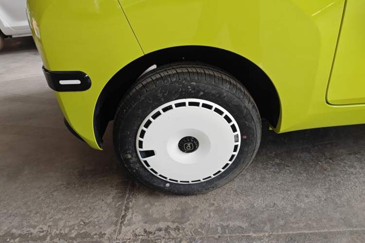 Used Chery QQ Ice Cream 2025 205km Qi Energy Version Right Rear Wheel Hub