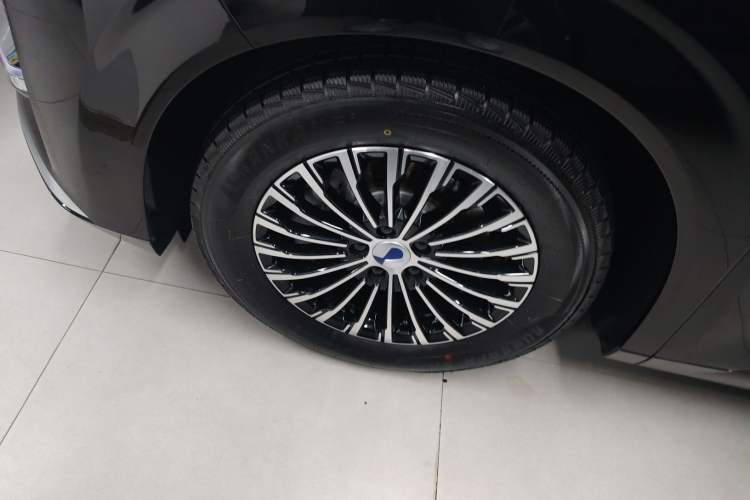 Used Denza D9 2024 DM-i 980 Four-Wheel Drive Prestige Model
