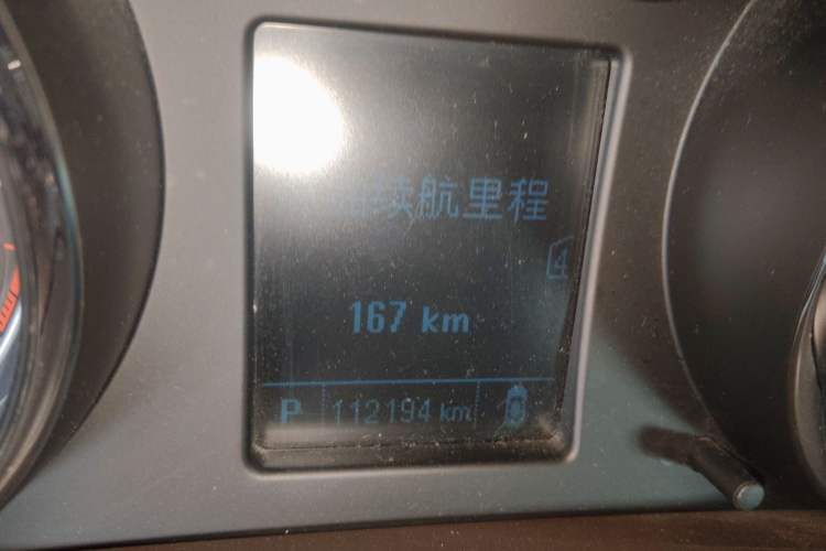 Used Buick Regal 2014 2.0L Leading Fashion Edition Odometer Close Up