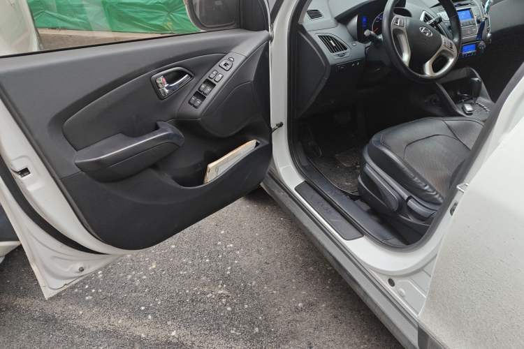 Used Hyundai ix35 2013 2.0L Automatic Two-Wheel Drive Smart GLS China IV Standard
