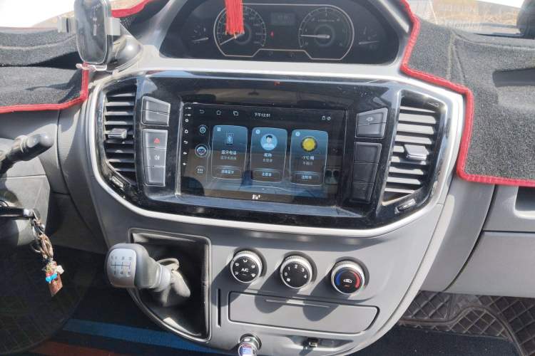 Used SAIC MAXUS Xintu V80 2021 2.0T Manual Classic Aoyuntong Long Wheelbase Mid-Roof 6/7/8/9-Seater Audio And AC Panel