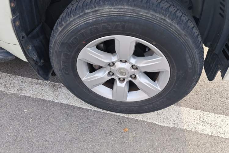 Used Toyota Prado 2016 2.7L Automatic Standard Edition Right Front Wheel Hub