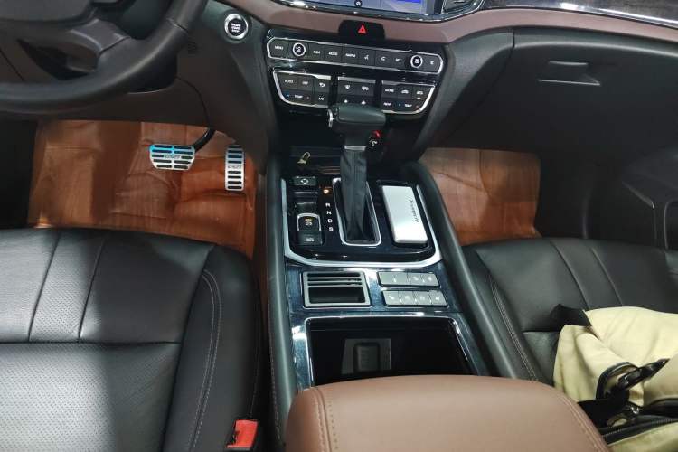 Used GAC Trumpchi GS8 2017 320T Two-Wheel Drive Luxury Smart Connectivity Version (7 Seats)