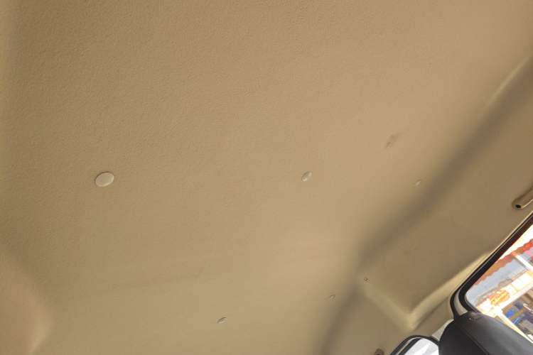 Used Jinbei Hiace X30 2023 1.5L Super-Comfortable Passenger Van 5/6/7-Seater Non-Air-Conditioned Version Model SWC15M
