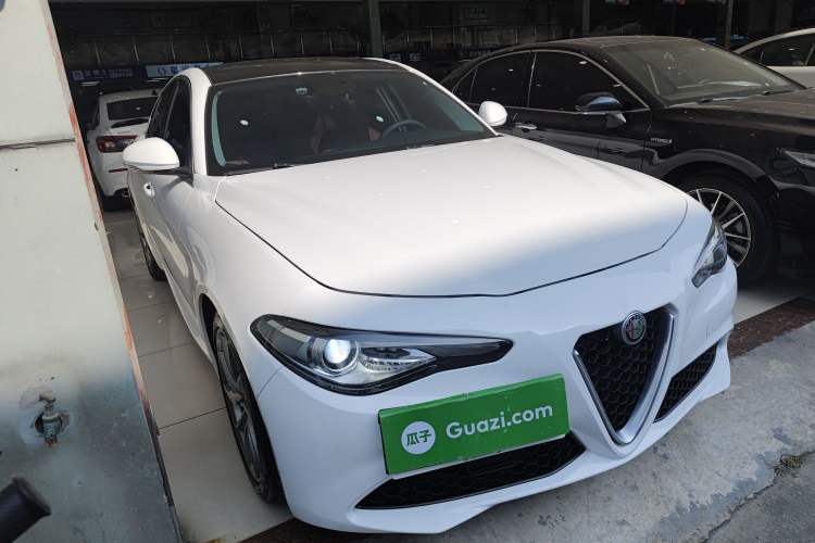 Used Alfa Romeo Giulia 2019 2.0T 280HP Luxury Edition
