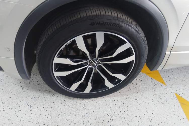 Used Volkswagen Tiguan L 2021 330TSI Automatic Two-Wheel Drive R-Line Flagship Edition
