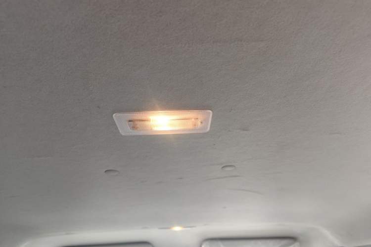 Used Ford Transit 2017 2.0T Diesel Multi-Purpose Commercial Vehicle Short Wheelbase Low Roof China V Standard
