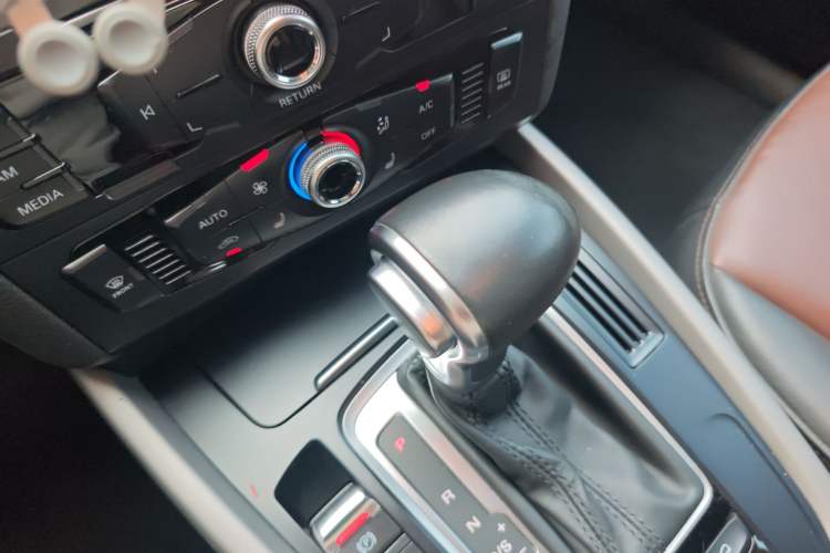 Used Audi Q5 2017 Plus 40 TFSI Technology Model Gear Lever