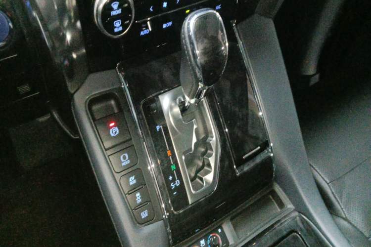 Used Toyota Vellfire 2020 Dual-Engine 2.5L HV Luxury Edition Gear Lever