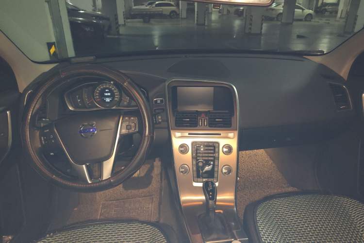 Used Volvo XC60 2017 T5 Smart Upgrade Edition Center Console