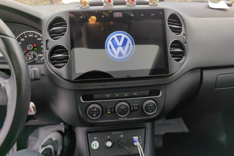 Used Volkswagen Tiguan 2016 280TSI Automatic Two-Wheel Drive Silk Road Comfort Edition Audio And AC Panel