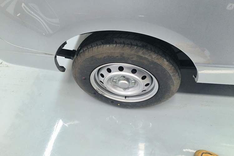 Used Wuling Rongguang S 2023 1.5L Base Version 5/7 Seats Right Rear Wheel Hub