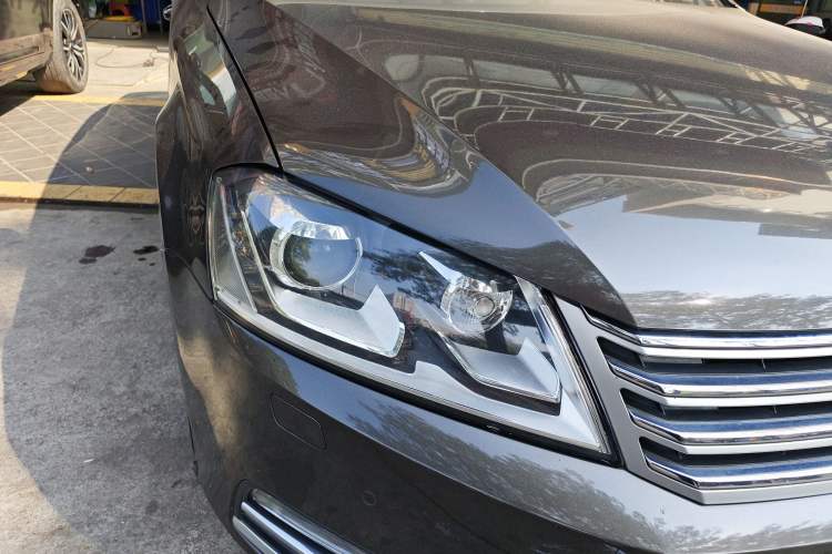 Used Volkswagen Magotan 2016 1.8TSI Luxury Comfort Model Right Front Headlight