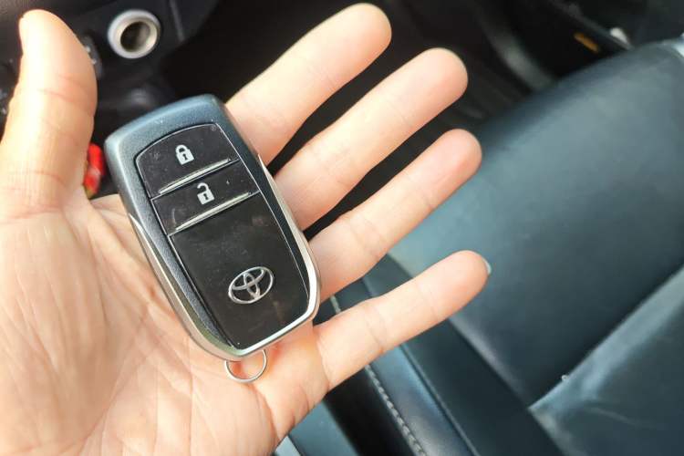 Used Toyota RAV4 2016 2.0L CVT Two-Wheel Drive Smart Edition China V Standard
