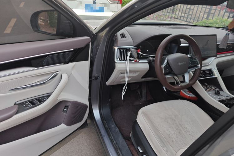 Used BYD Song PLUS New Energy 2025 EV 520km Premium Version Interior 3