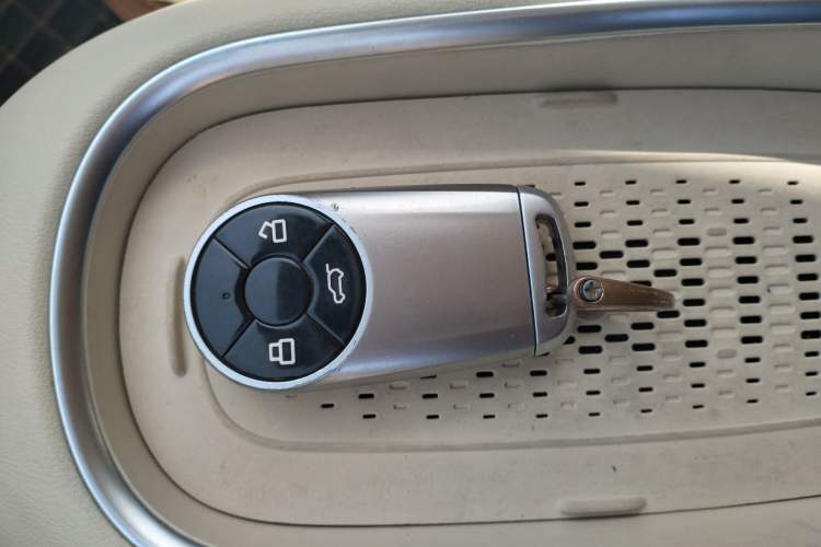 Used ORA Good Cat 2023 401 km Standard Range Comfort Version Lithium Iron Phosphate
