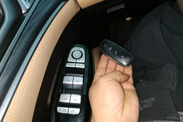 Used Denza D9 2024 DM-i 980 Four-Wheel Drive Prestige Model
