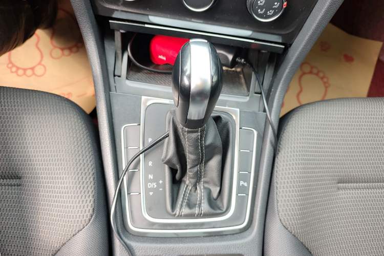 Used Volkswagen Golf 2017 1.6L Automatic Comfort Million-Vehicle Anniversary Edition