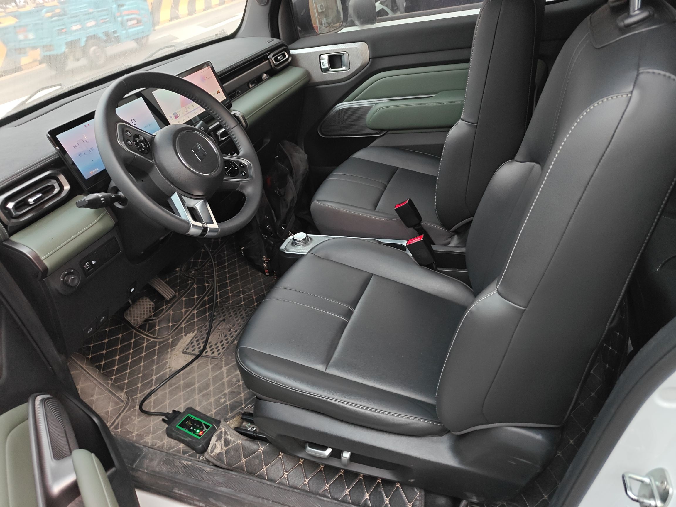 المقاعد الأمامية داخل السيارة