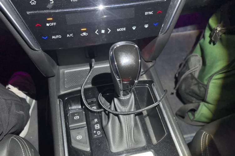 Used Venucia T90 2020 2.0L CVT Smart Connect & Smooth Drive Edition Gear Lever