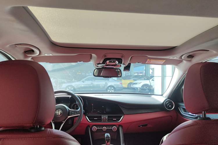 Used Alfa Romeo Giulia 2019 2.0T 280HP Luxury Edition
