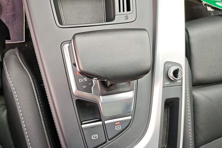 Used Audi A4L 2022 40 TFSI Luxury Dynamic Model