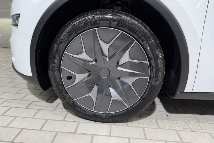 Used Tesla Model Y L 2025 Model Long-Range All-Wheel-Drive Version