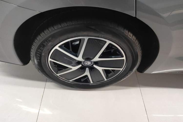 Used BYD Qin L 2025 DM-i Smart Drive 120KM Superior Model
