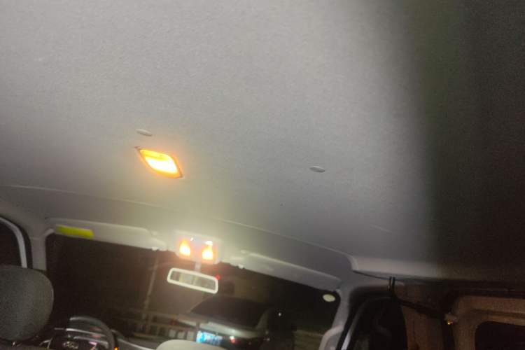 Used SAIC MAXUS Xintu V80 2025 Value Edition Aoyuntong 2.0T Manual Short Wheelbase Ultra-Low Roofline 127 Ps 5/6 Seats
