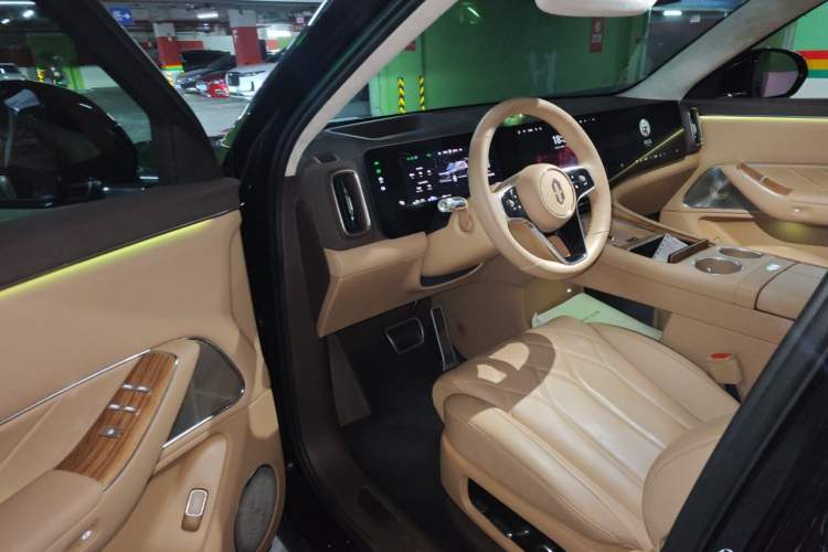 Used Hima AITO M8 2025 Extended-Range Max+ Version 53.4 kWh 6-Seater Edition