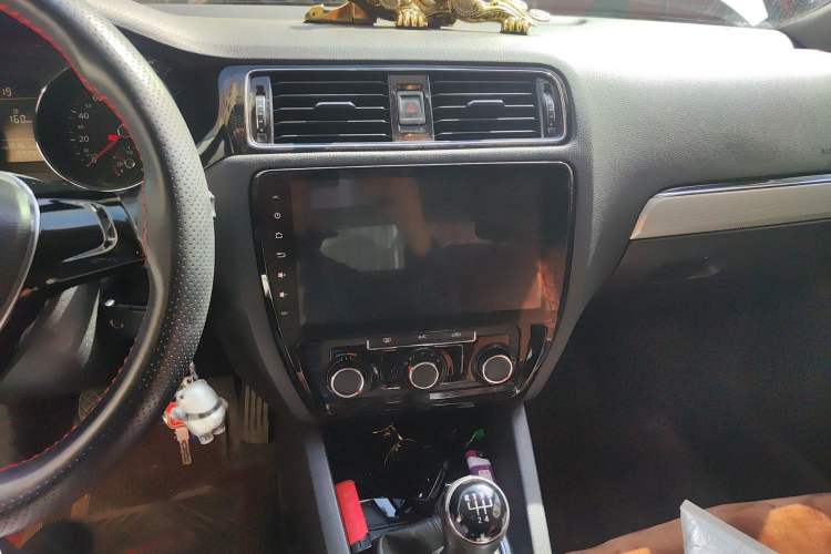 Used Volkswagen Sagitar 2015 230TSI Manual Comfort Version
