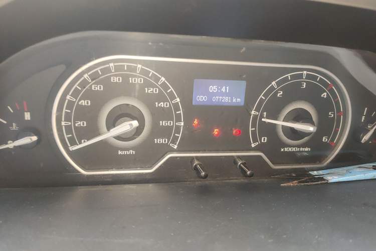 Used SAIC MAXUS Xintu V80 2019 2.5T Classic Edition 6-Speed Manual – Aoyuntong Short Wheelbase Mid-Height Design 5/6 Seats